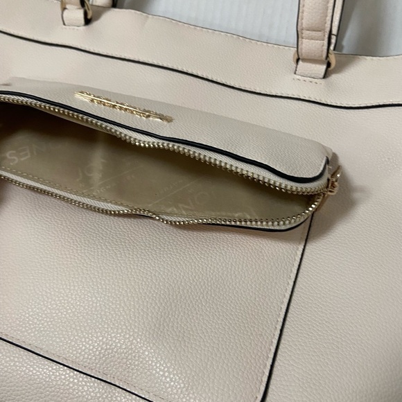 Jones of New York cream large handbag really good shape $60 - Picture 4 of 8